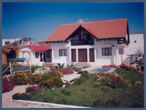 Curte cu piscina pentru copii - Vila I