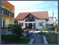 Curte interioara comuna (Vila I si Vila III)